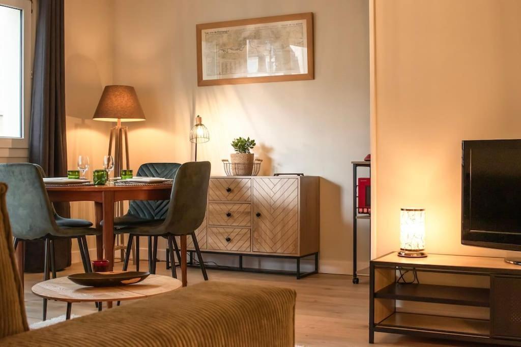 Logement Centre Ville De Reims - Commerces - Wifi Luaran gambar